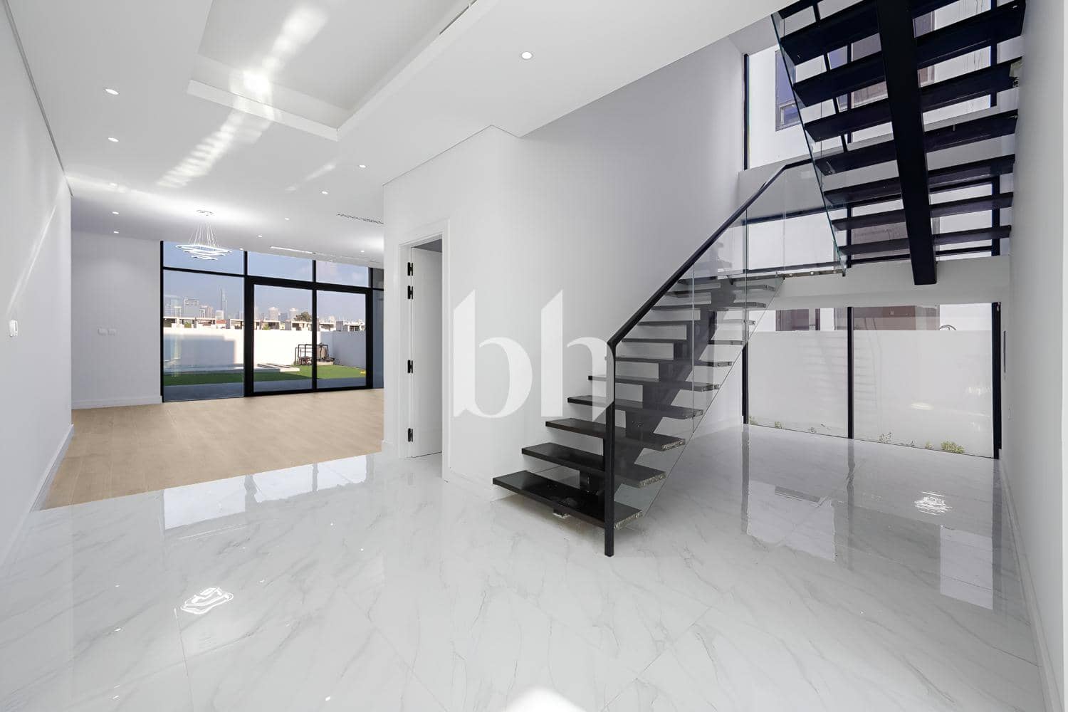5 Bedroom Villa in Jumeirah Park Homes - photo 2
