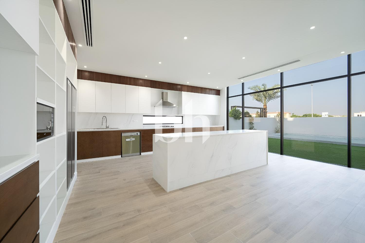 5 Bedroom Villa in Jumeirah Park Homes - photo 1
