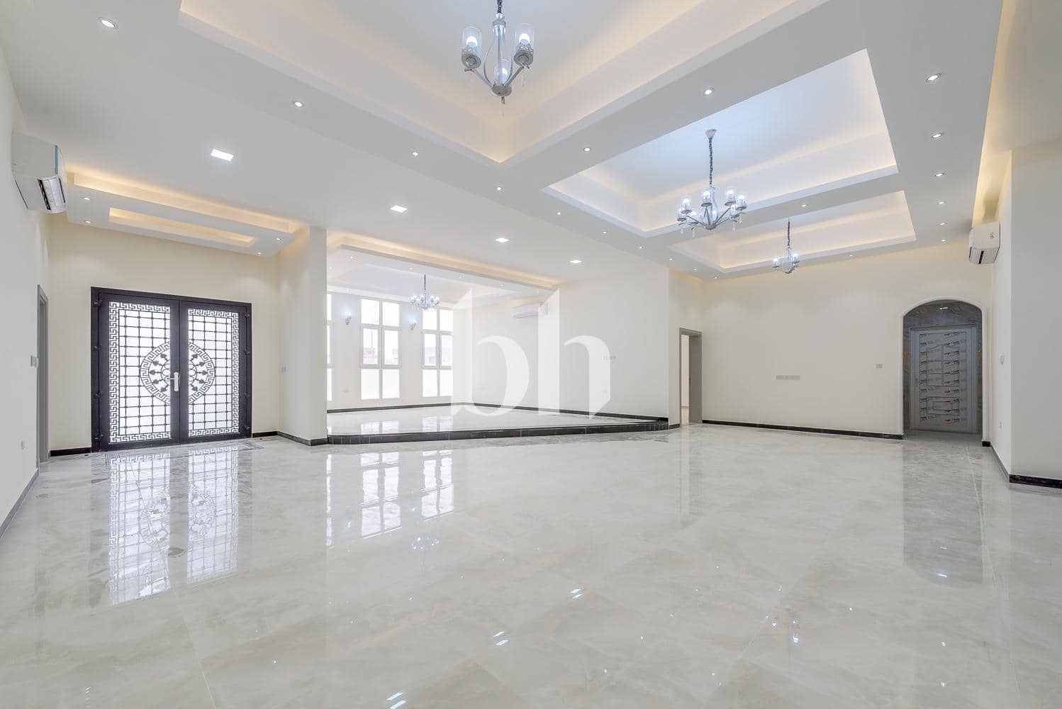 5 Bedroom Villa in Madinat Al Riyad - photo 2