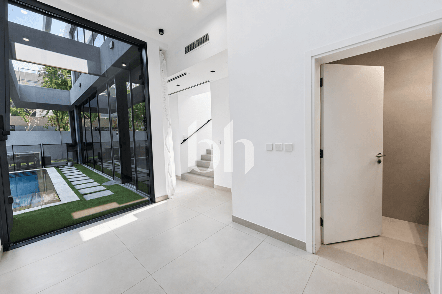 4 Bedroom Villa in Sendian - photo 2