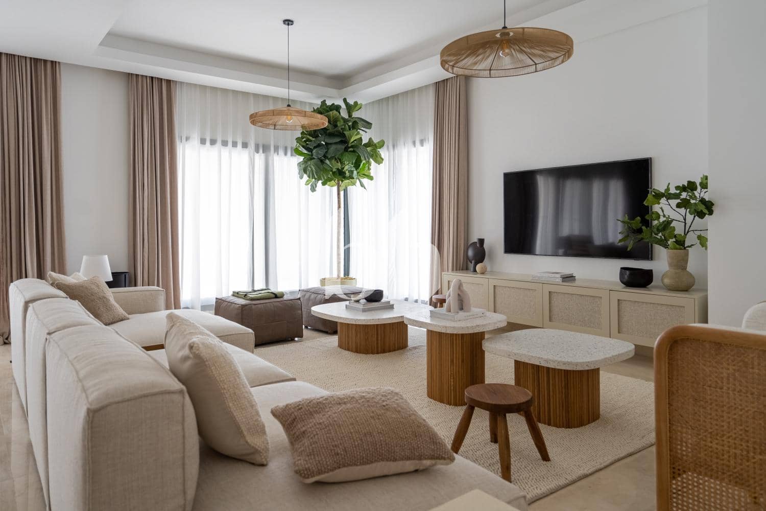 3 Bedroom Townhouse in California Residence