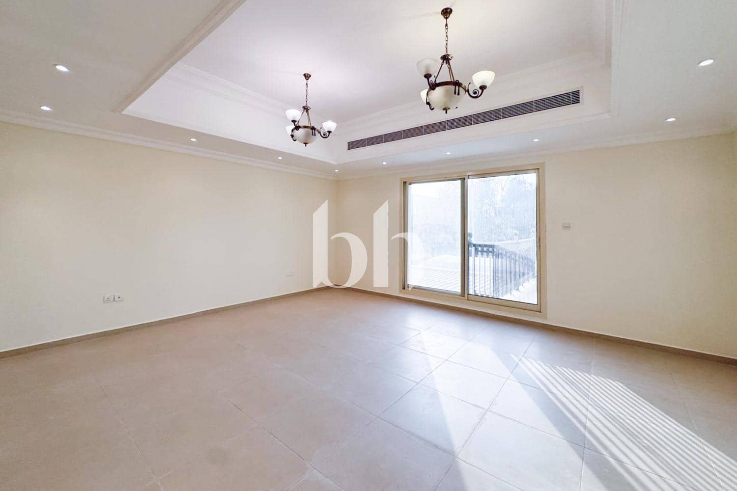 5 Bedroom Villa in Umm Suqeim 3 Villas - photo 2