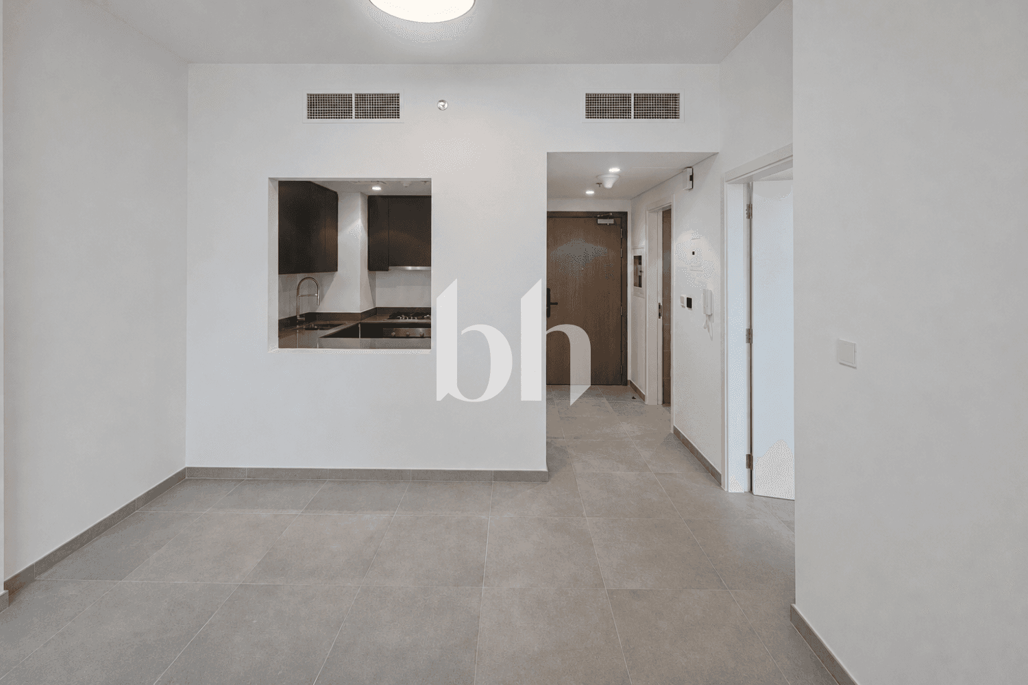 1 Bedroom Apartment in Tiraz - photo 2