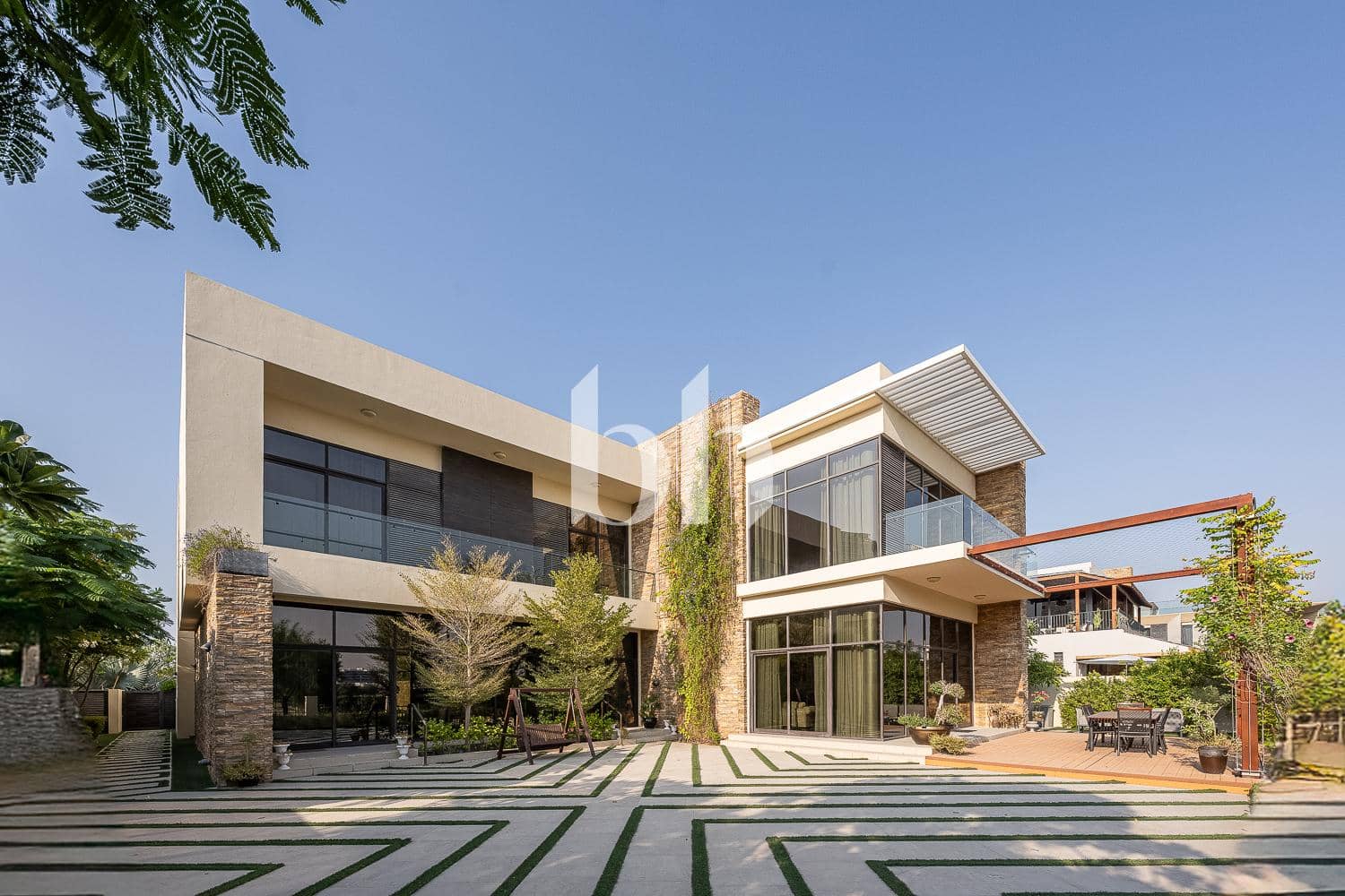 6 Bedroom Villa in Brookfield 1