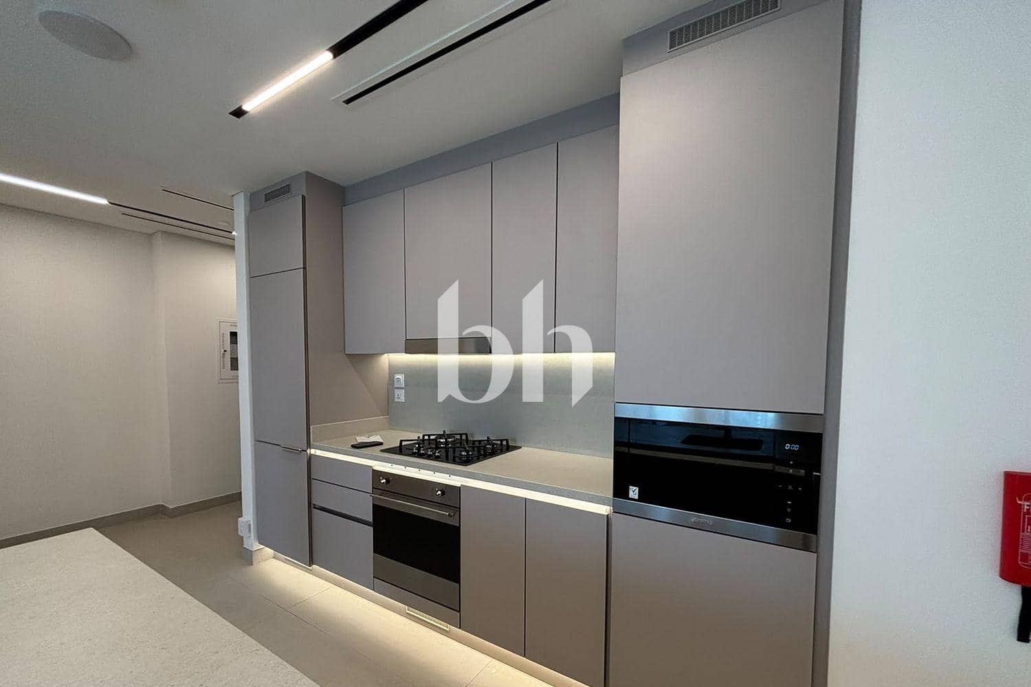 1 Bedroom Apartment in Society House - photo 2