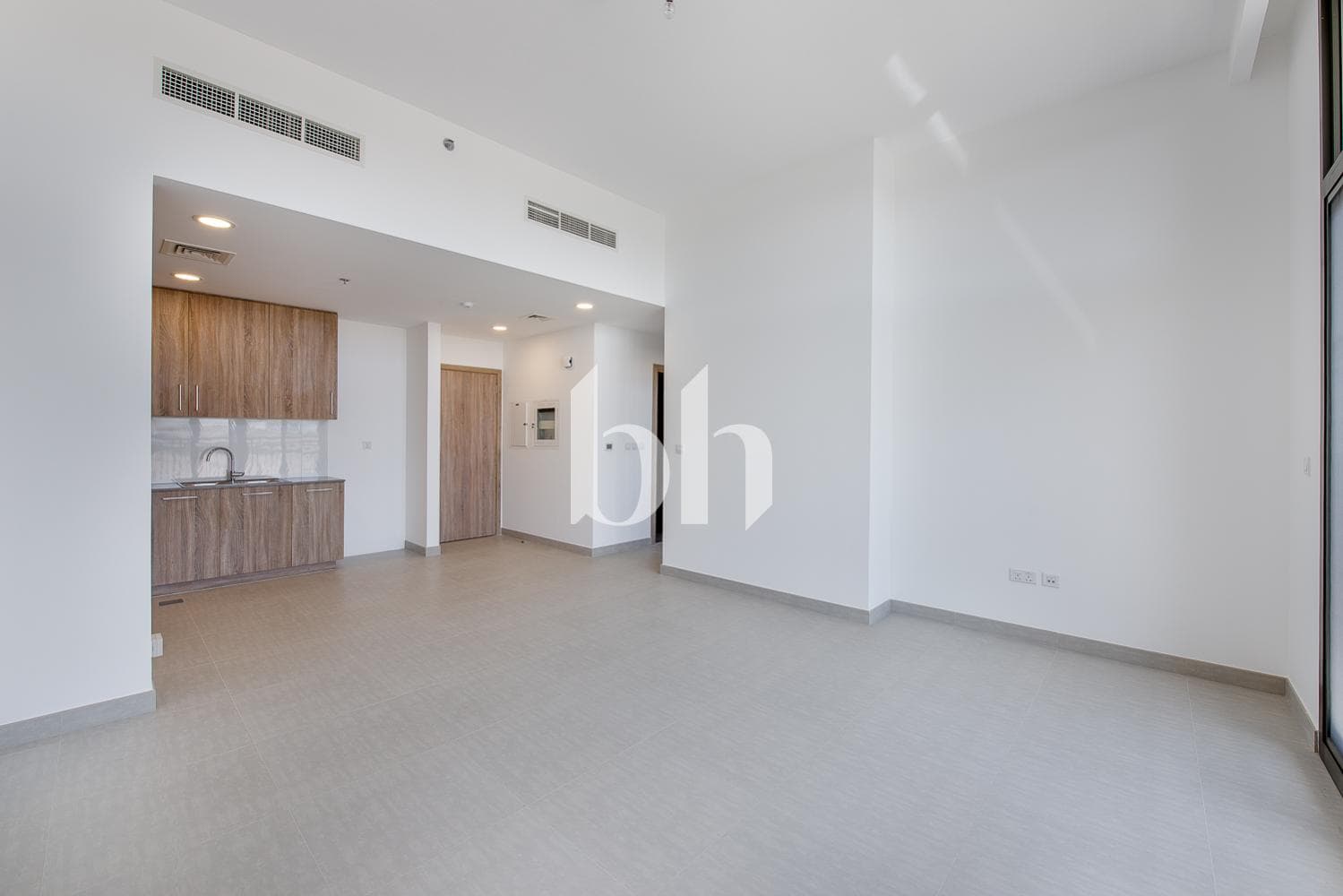 2 Bedroom Apartment in Parkviews - photo 2