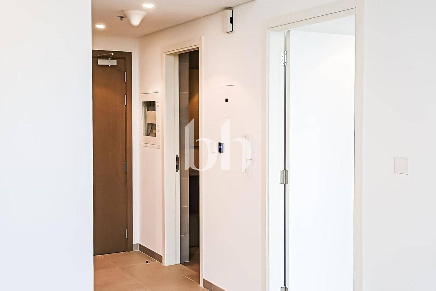 1 Bedroom Apartment in Tiraz - photo 1
