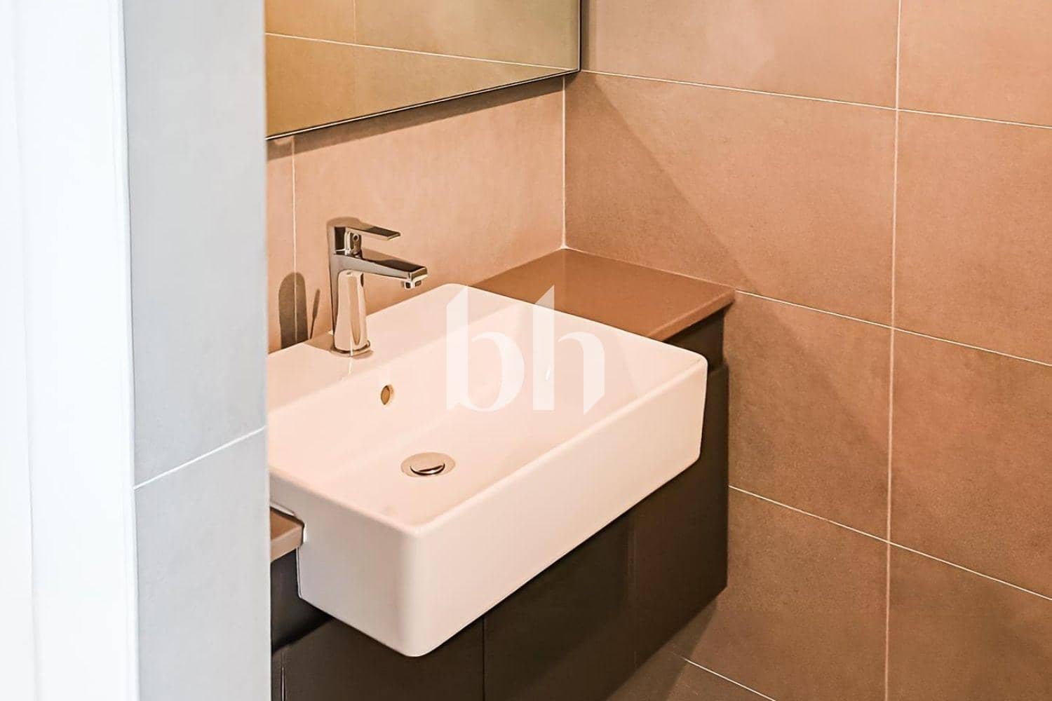 1 Bedroom Apartment in Tiraz - photo 2
