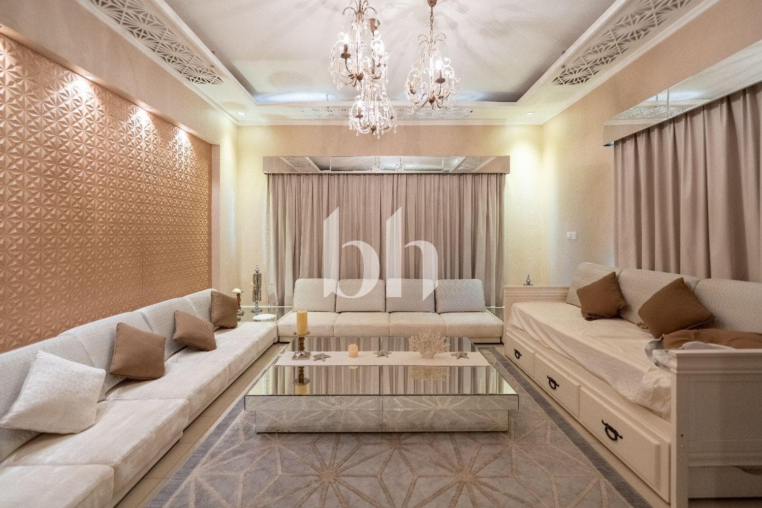 5 Bedroom Villa in Al Ward - photo 2