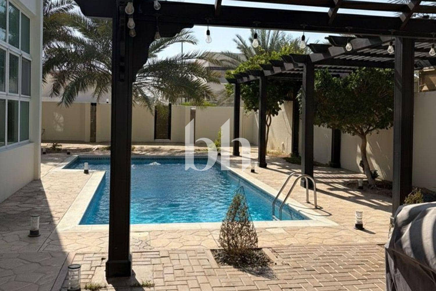 4 Bedroom Villa in Al Barsha 3 Villas - photo 1