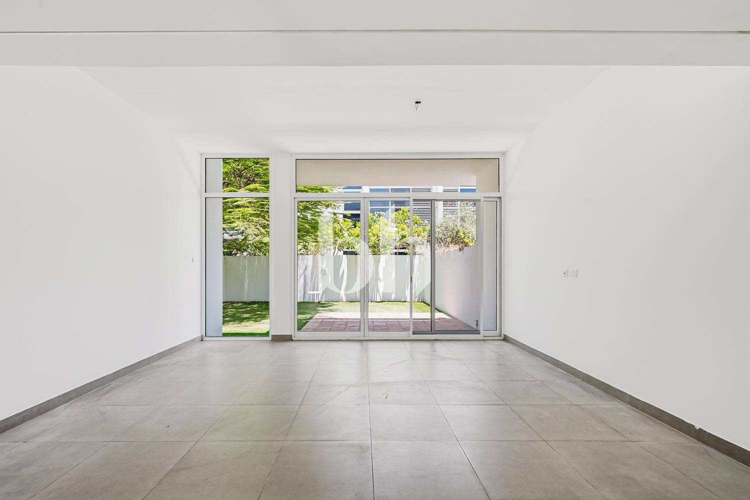 3 Bedroom Townhouse in Arabella Townhouses 1 - photo 2