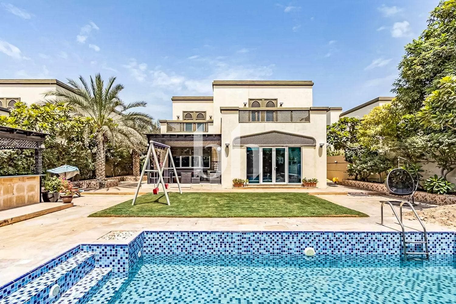5 Bedroom Villa in Jumeirah Park Homes - photo 1