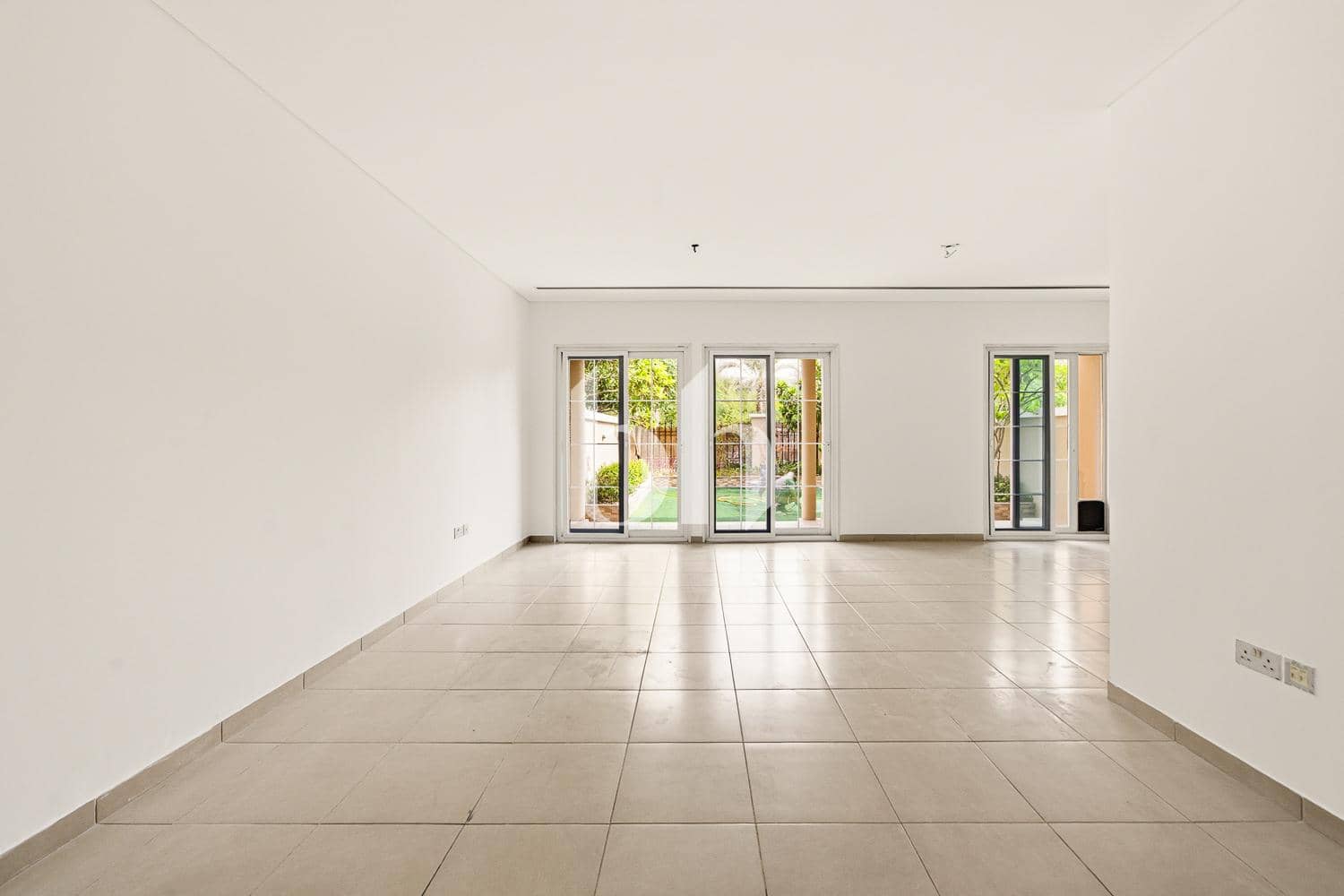 3 Bedroom Townhouse in Nakheel Villas - photo 1
