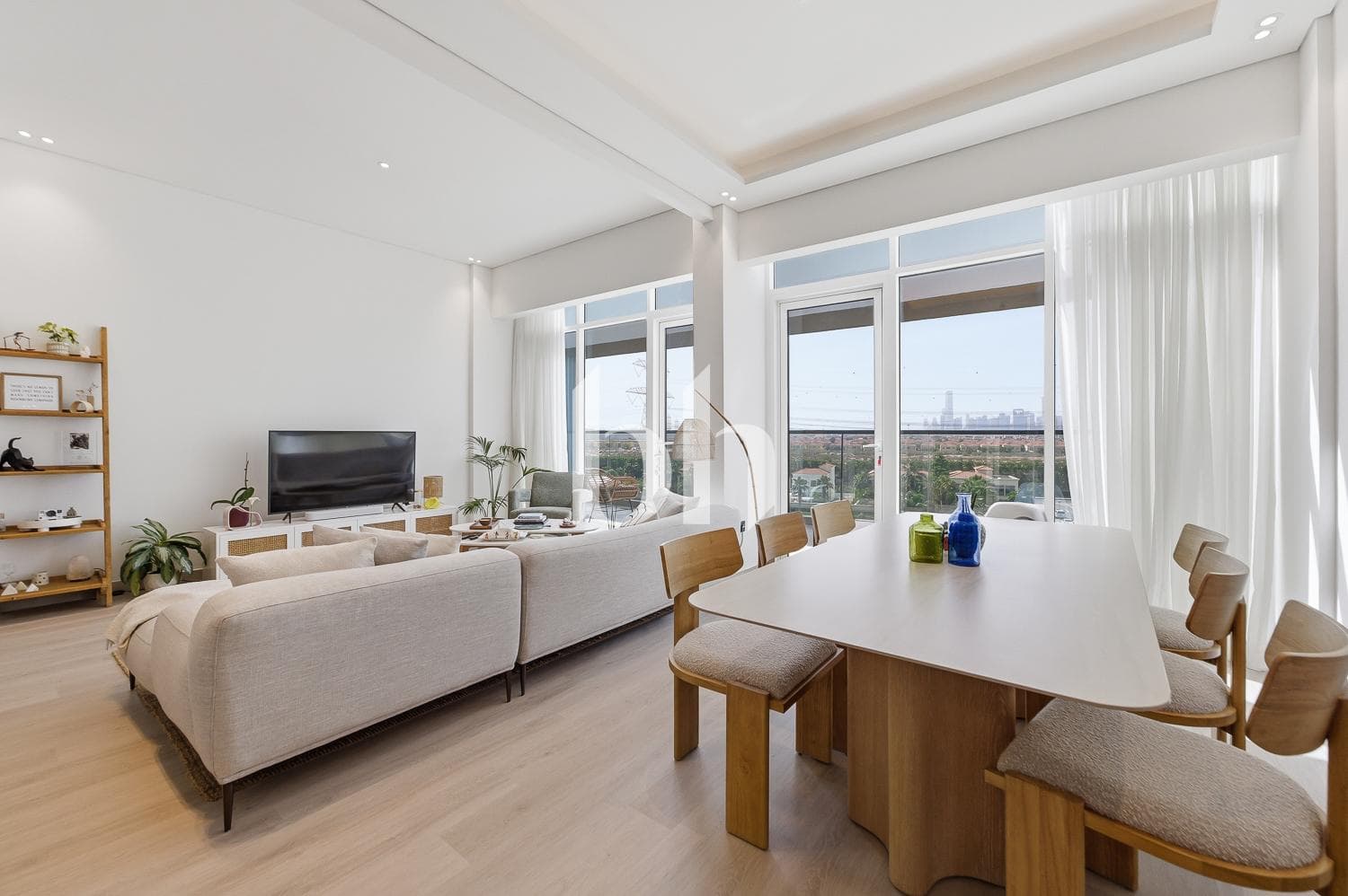 2 Bedrooms Apartment in 555 Park Views - photo 2