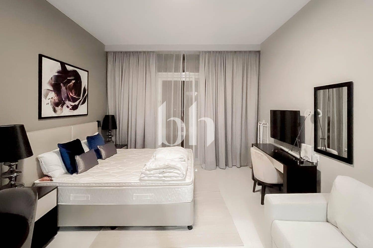 Studio Apartment in Artesia C