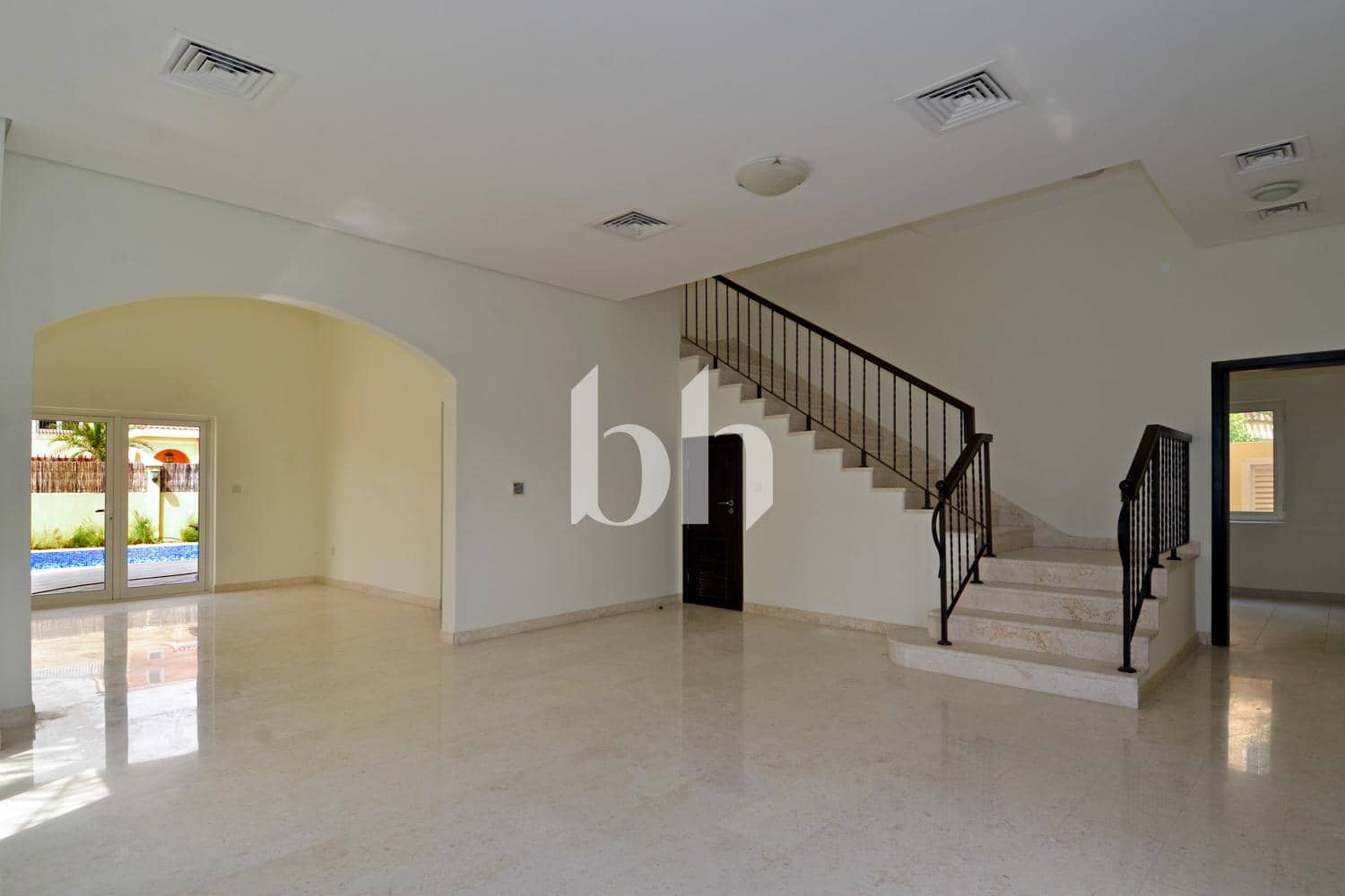 5 Bedroom Villa in Hacienda - photo 1