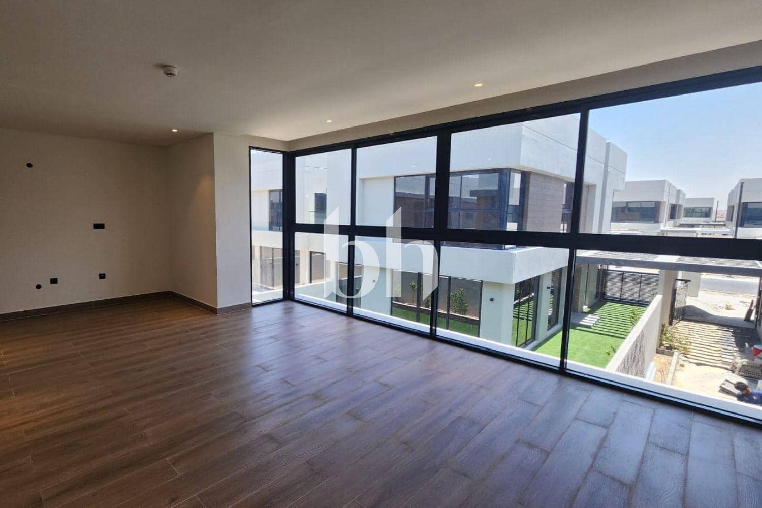 5 Bedroom Villa in California Residence - photo 1
