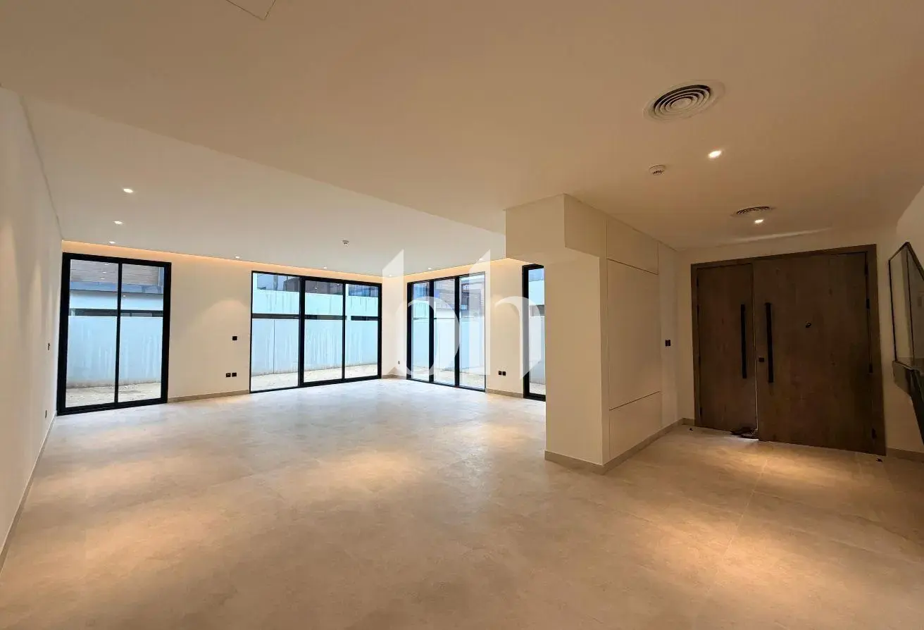 3 Bedroom Townhouse in California Residence