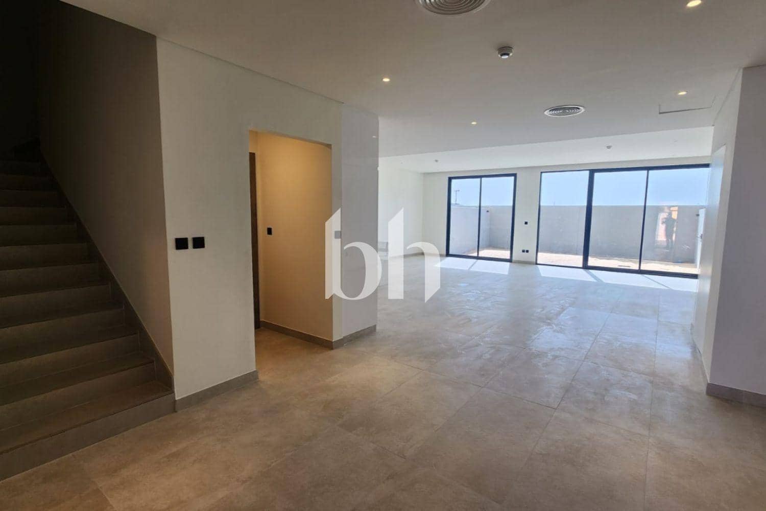 3 Bedroom Townhouse in California Residence - photo 1