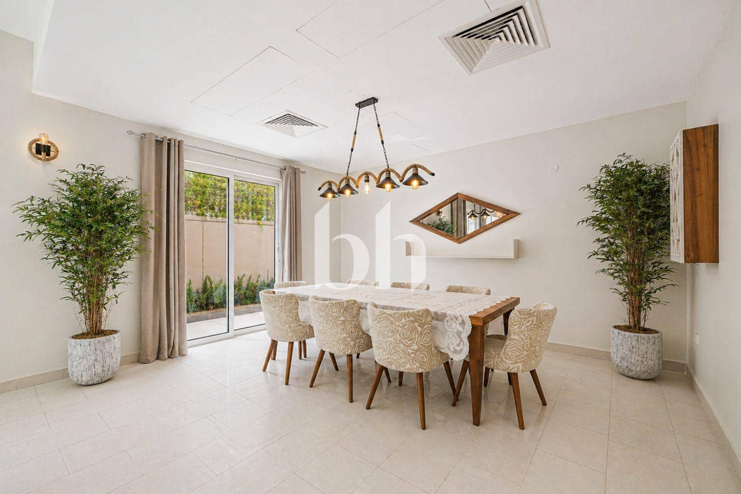 5 Bedroom Villa in Lehweih Community - photo 2