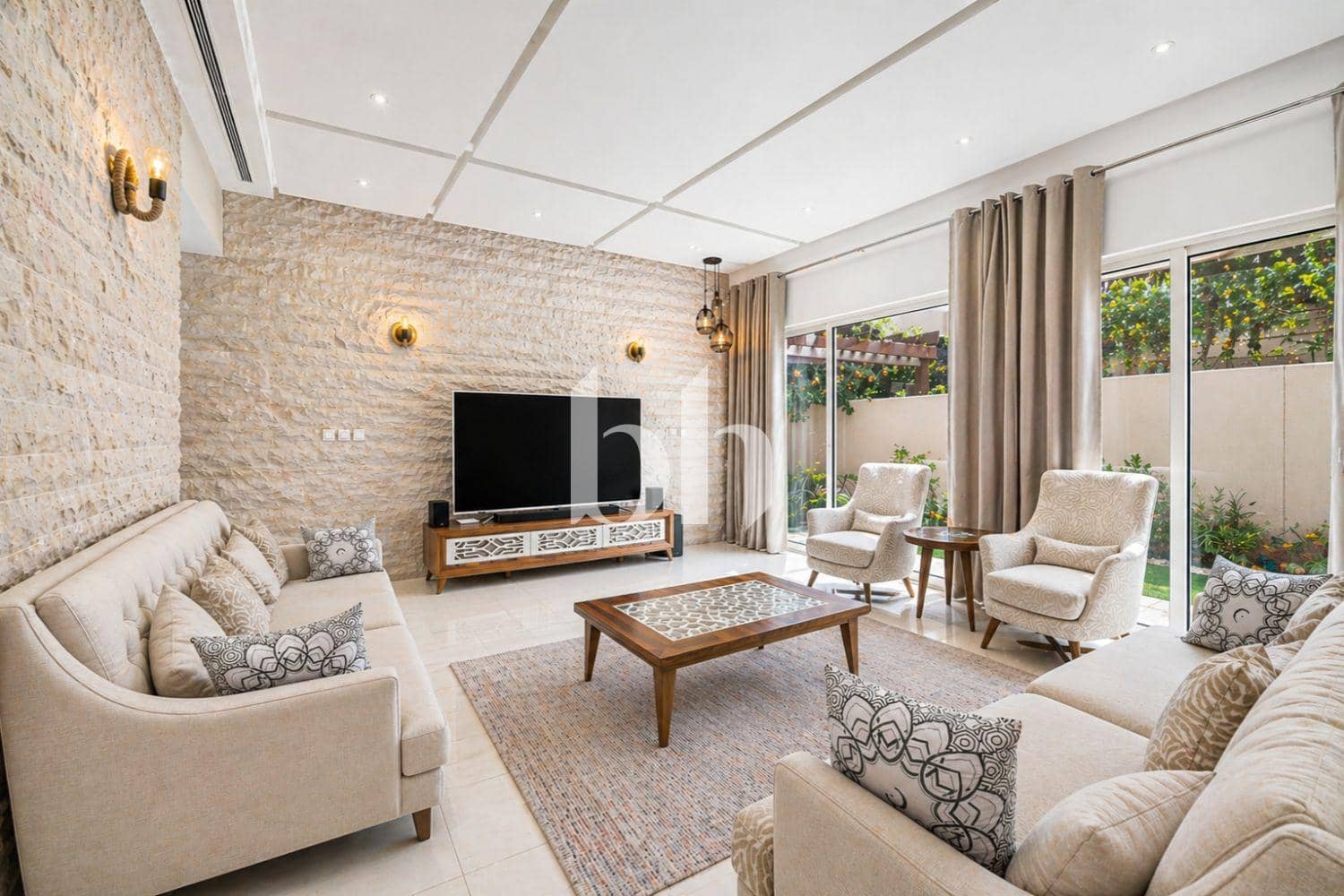 5 Bedroom Villa in Lehweih Community