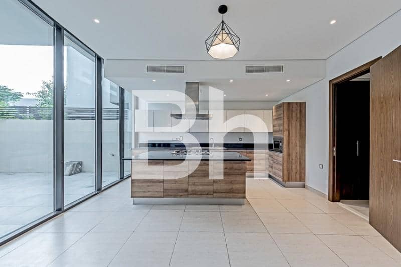 5 Bedroom Villa in Umm Suqeim 3 Villas - photo 2
