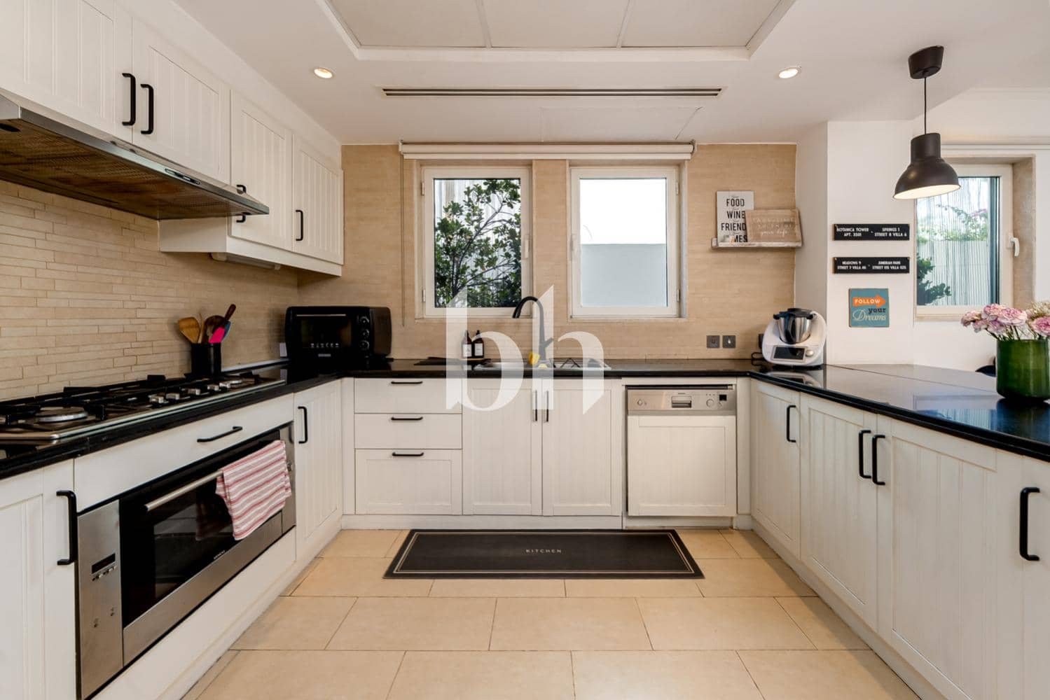 3 Bedroom Villa in District 5 Regional - photo 2
