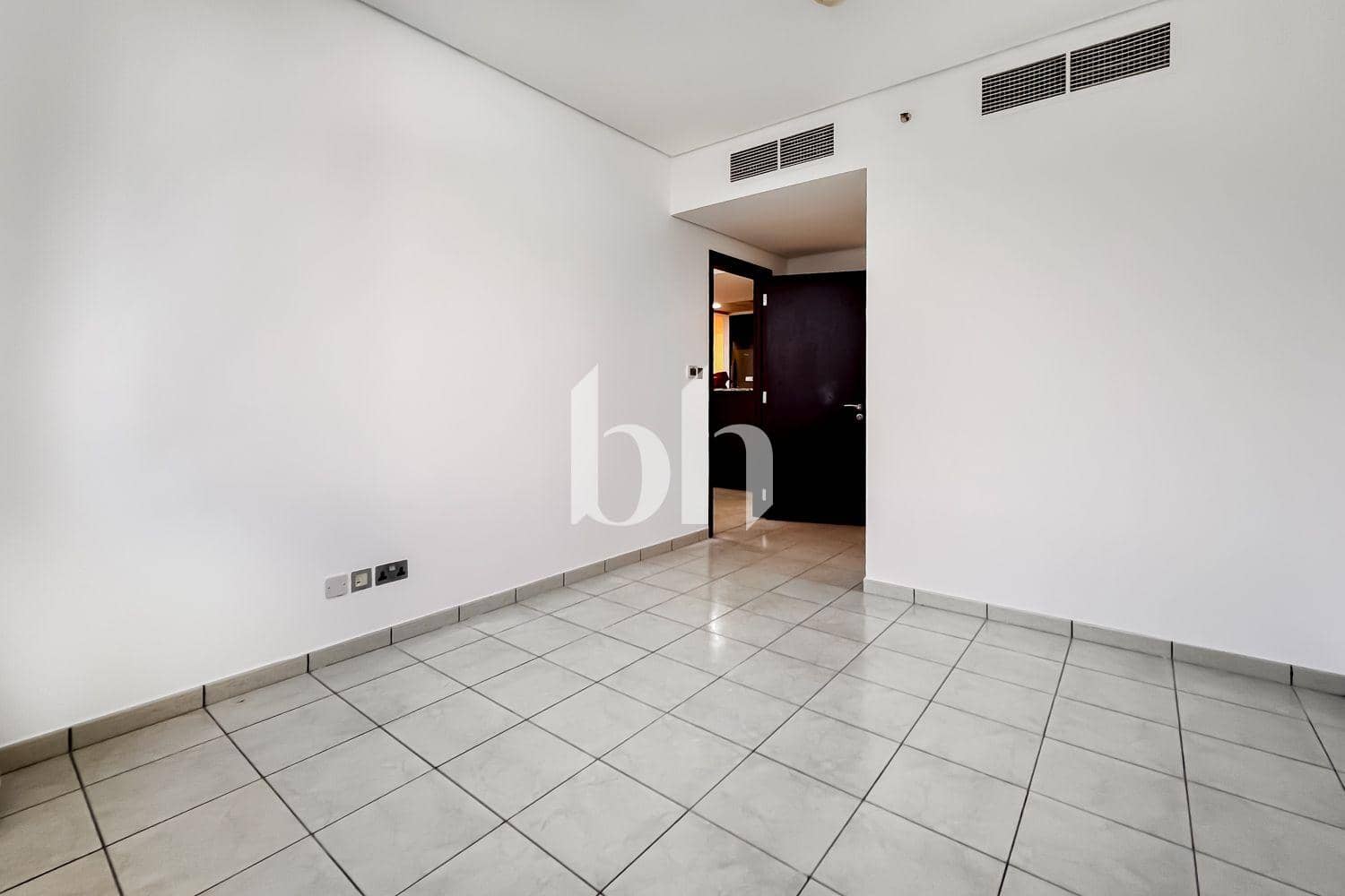 1 Bedroom Apartment in Sky Gardens - photo 1