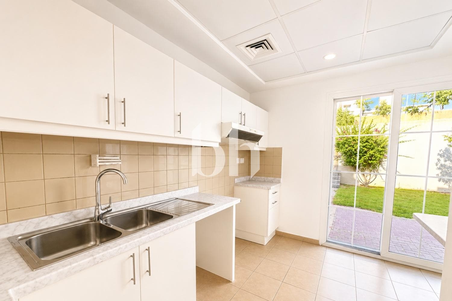 2 Bedroom Townhouse in Al Reem 1 Al Reem Drive - photo 2