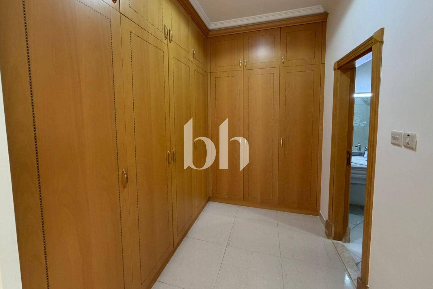 5 Bedroom Villa in Umm Suqeim 2 Villas - photo 1