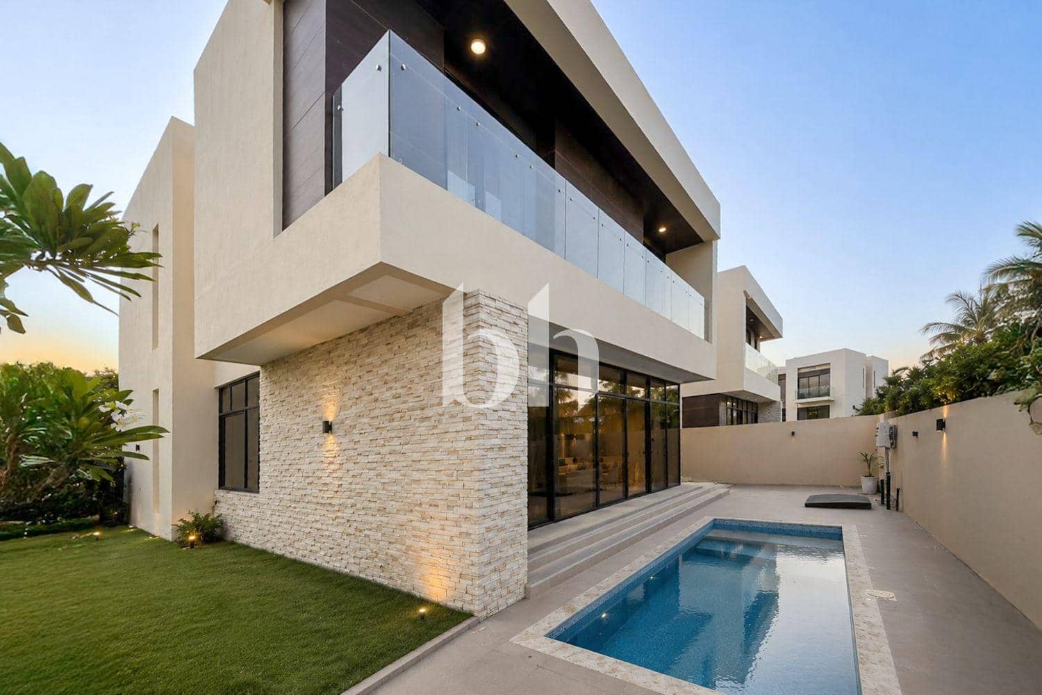 5 Bedroom Villa in The Field