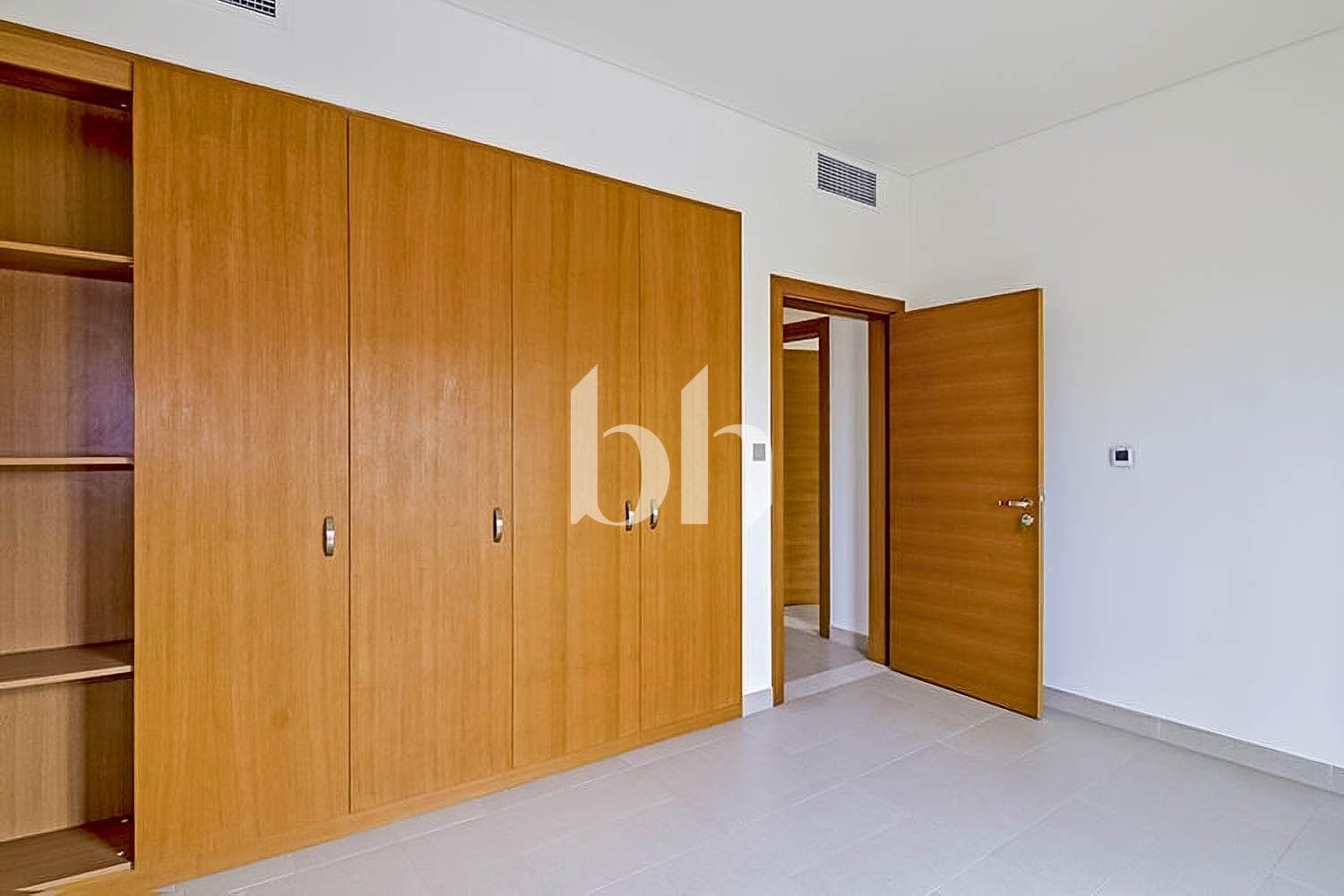 3 Bedrooms Townhouse in Dubai Style Zone A - photo 2