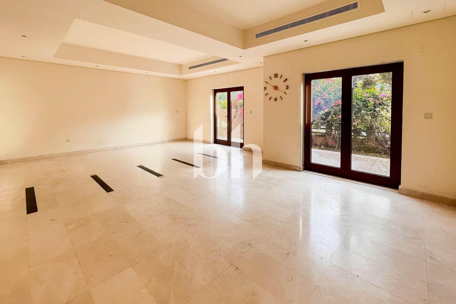 3 Bedrooms Townhouse in Dubai Style Zone A - photo 1
