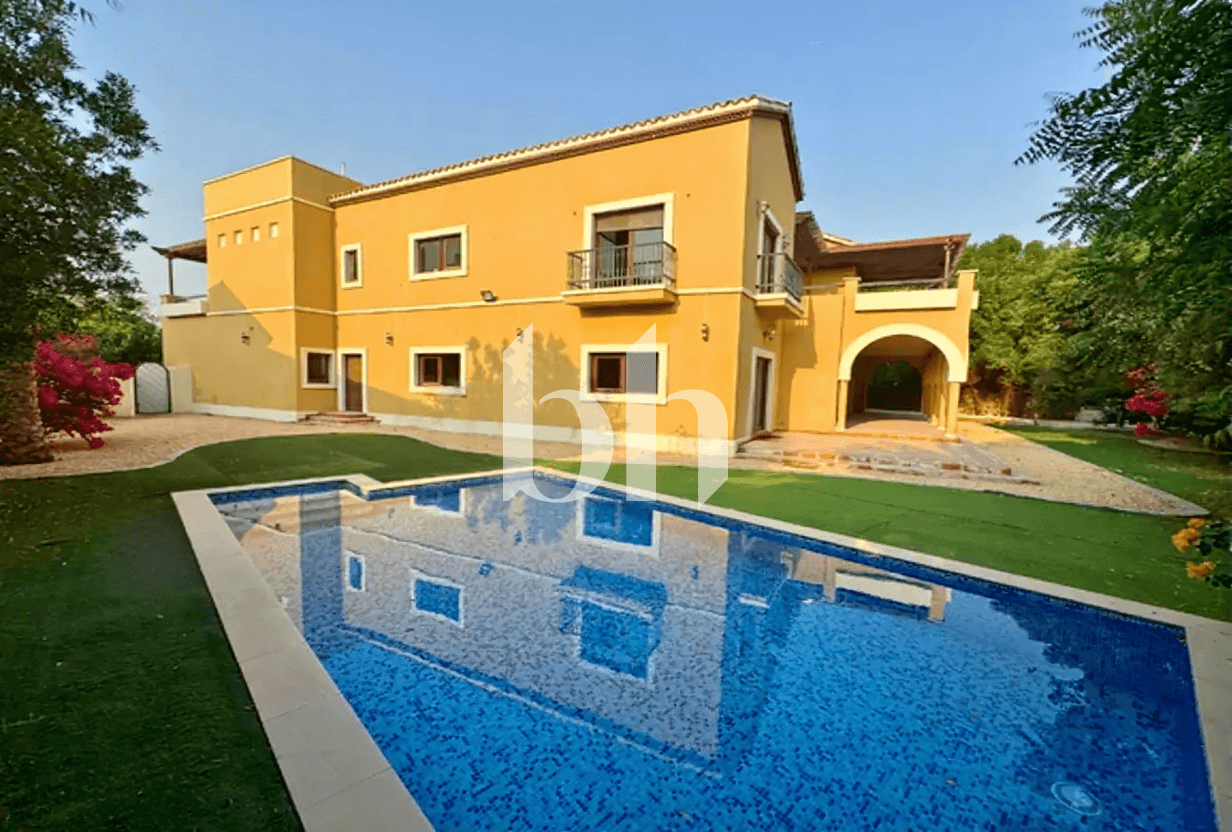 5 Bedroom Villa in Centro Courtyard 6
