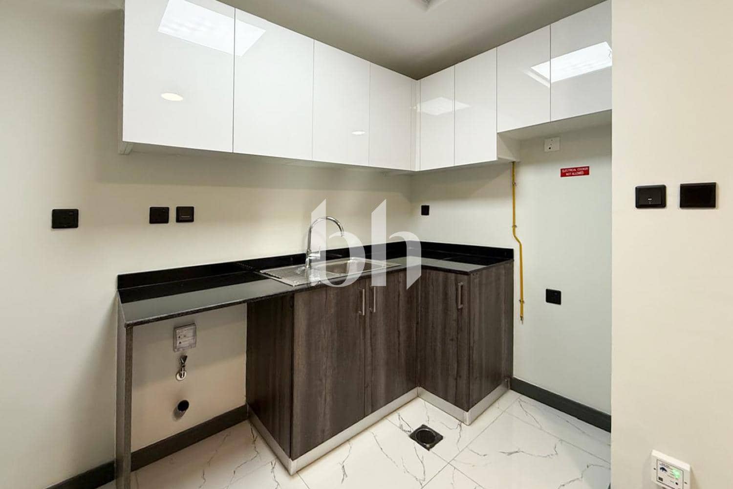 1 Bedroom Apartment in Rukan Tower B - photo 1