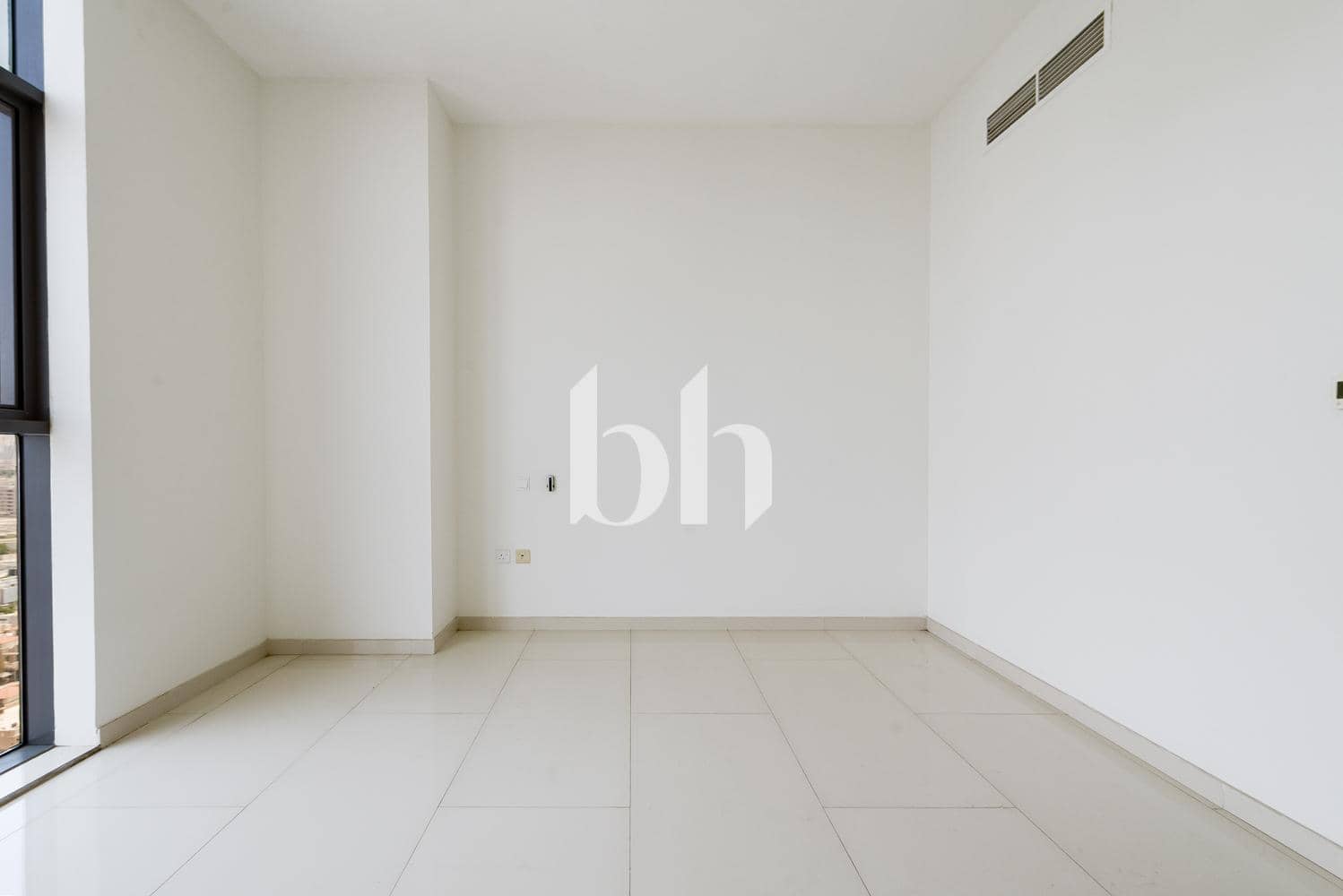 1 Bedroom Apartment in Zee Zee Tower - photo 1