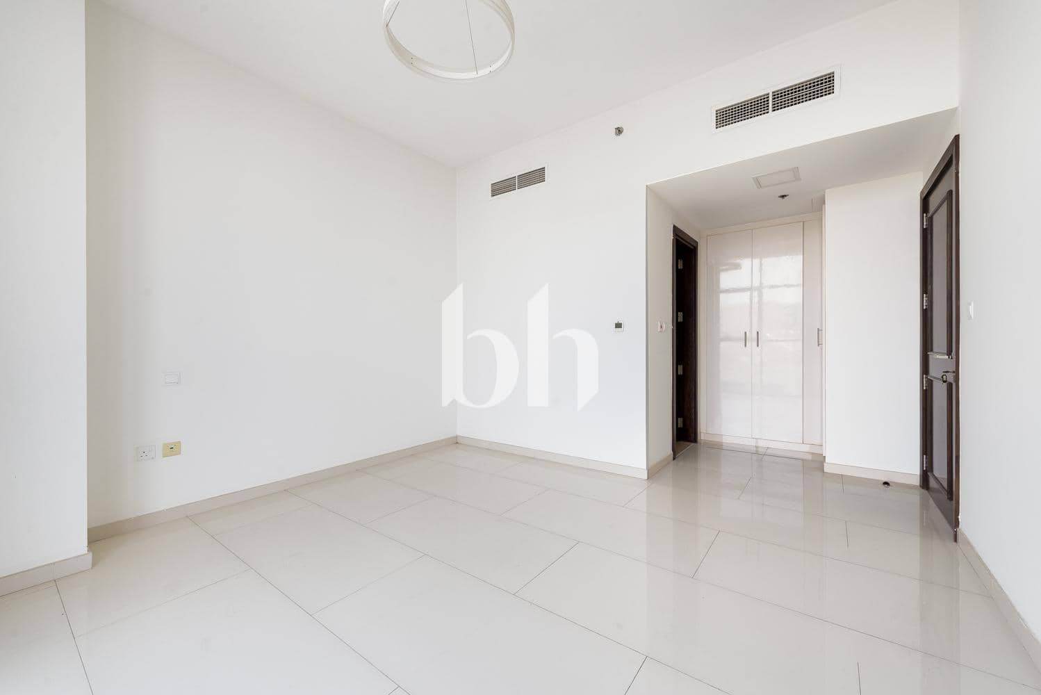 1 Bedroom Apartment in Zee Zee Tower - photo 2