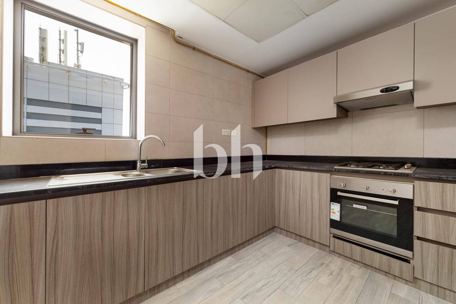 2 Bedroom Apartment in Zee Zee Tower - photo 2