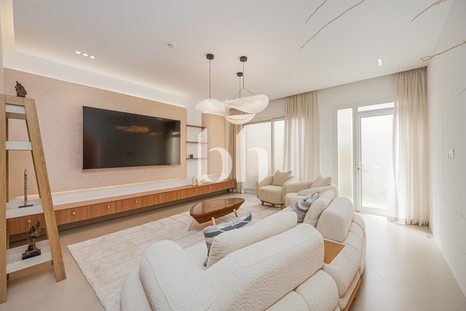 4 Bedroom Townhouse in Summer 2
