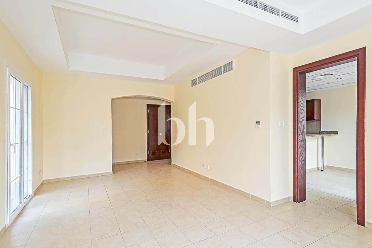 3 Bedrooms Townhouse in Al Reem 2 - photo 2
