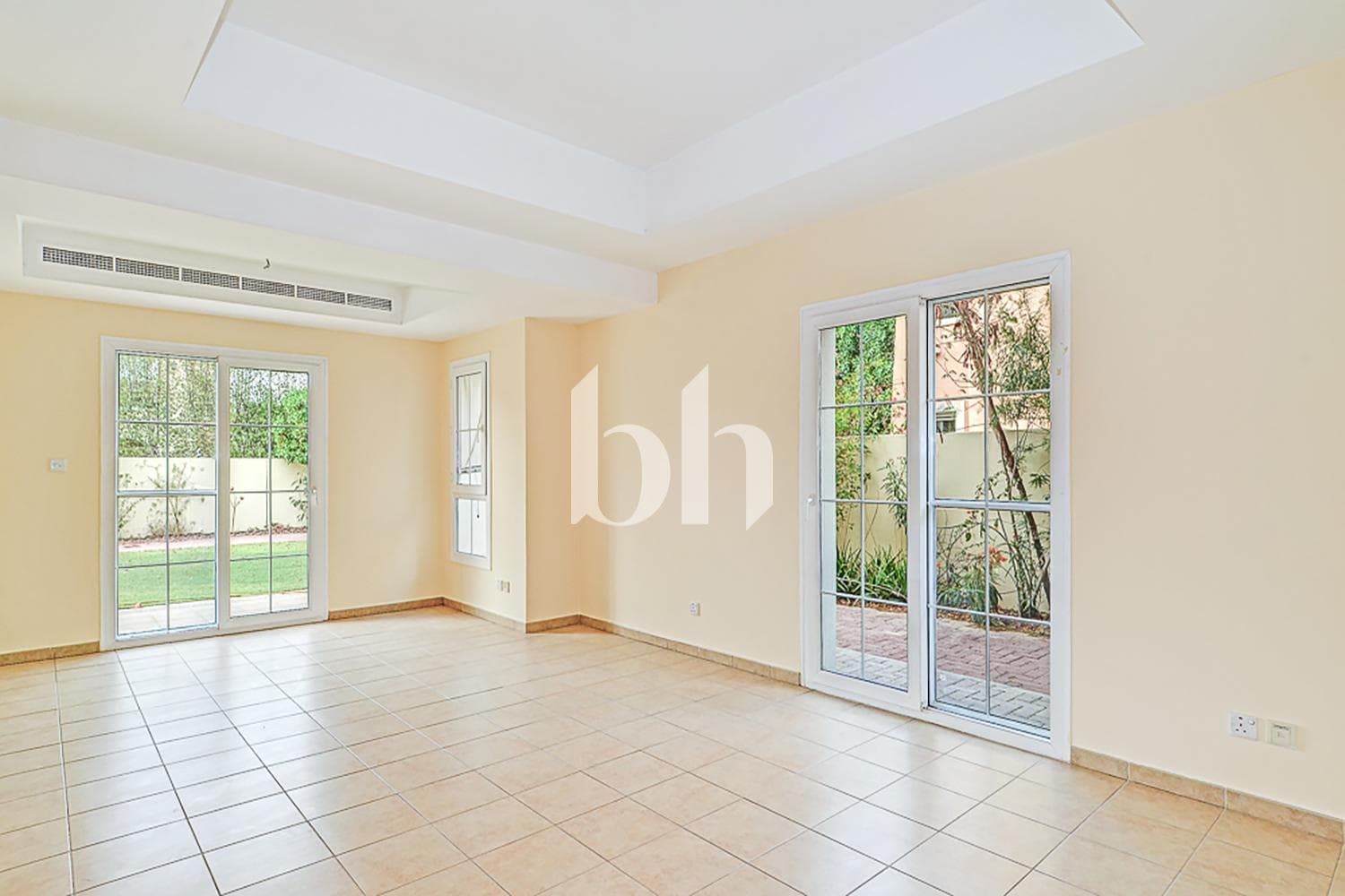 3 Bedrooms Townhouse in Al Reem 2 - photo 1