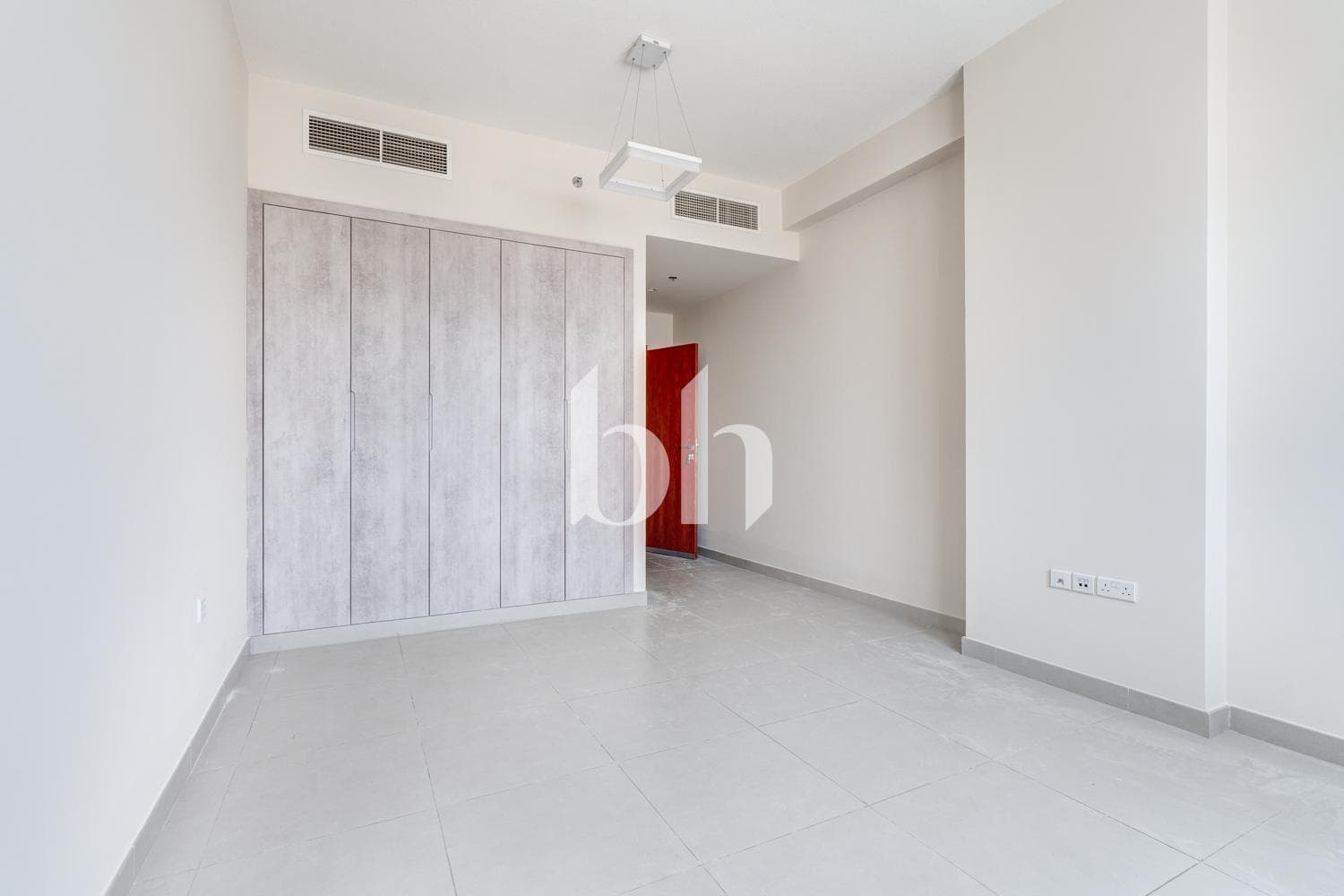 1 Bedroom Apartment in Blue Reef Building - photo 1