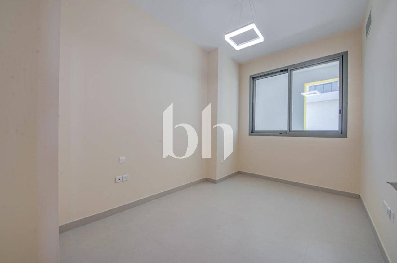3 Bedroom Apartment in Blue Reef Building - photo 1