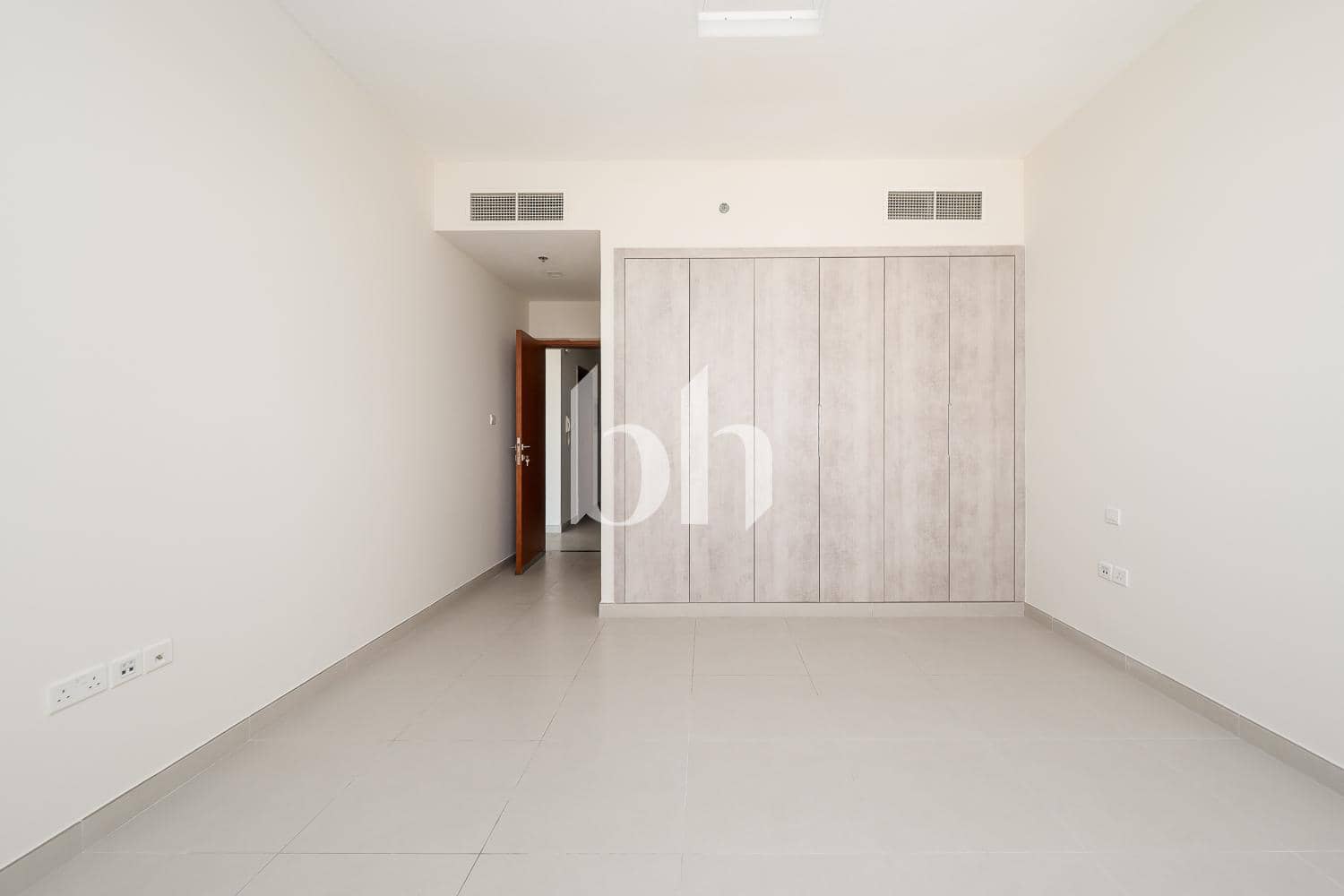 1 Bedroom Apartment in Blue Reef Building - photo 1