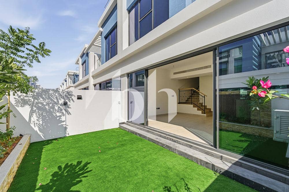 5 Bedroom Townhouse in Santorini 1