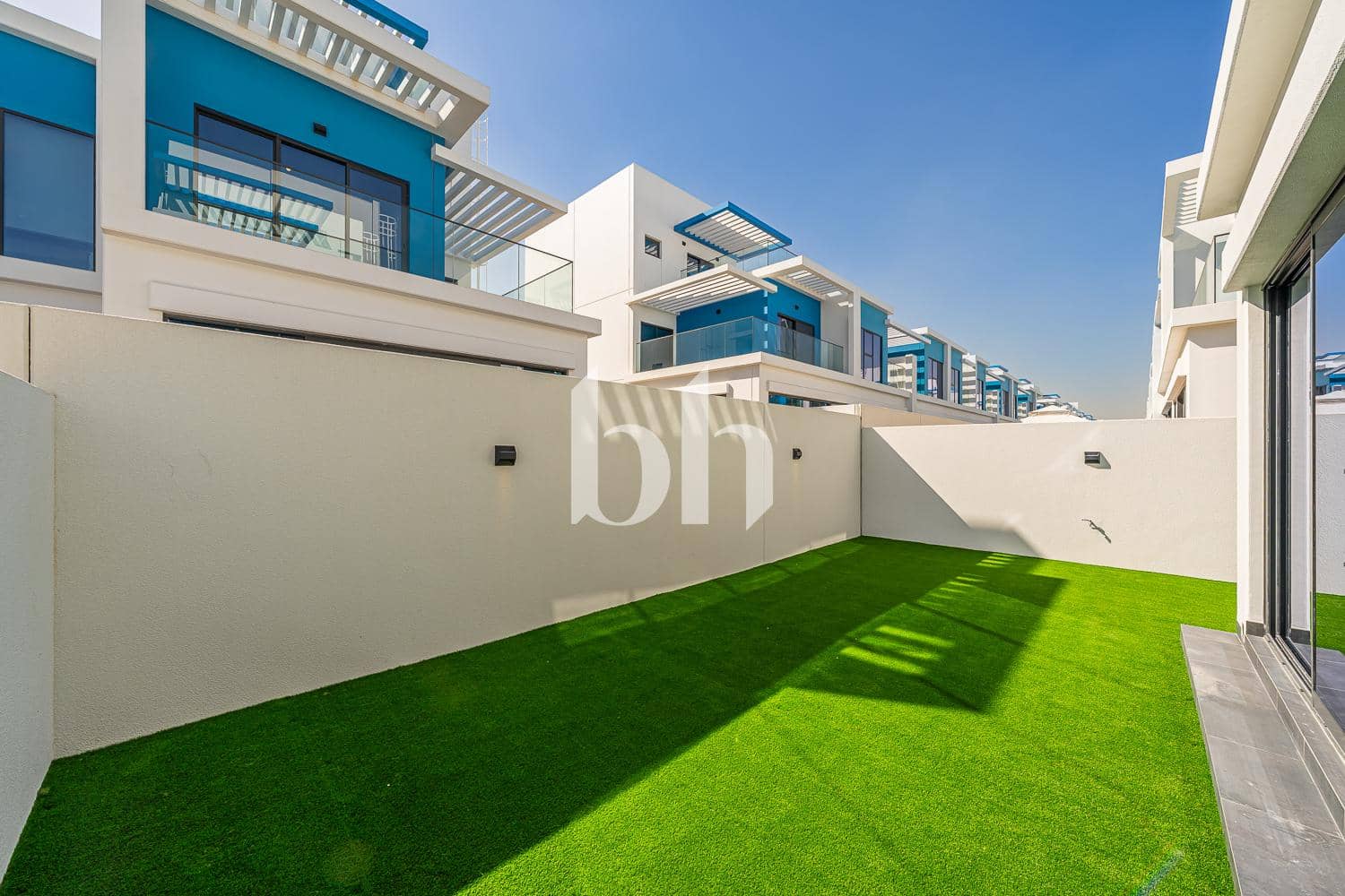 5 Bedroom Townhouse in Santorini 1 - photo 1
