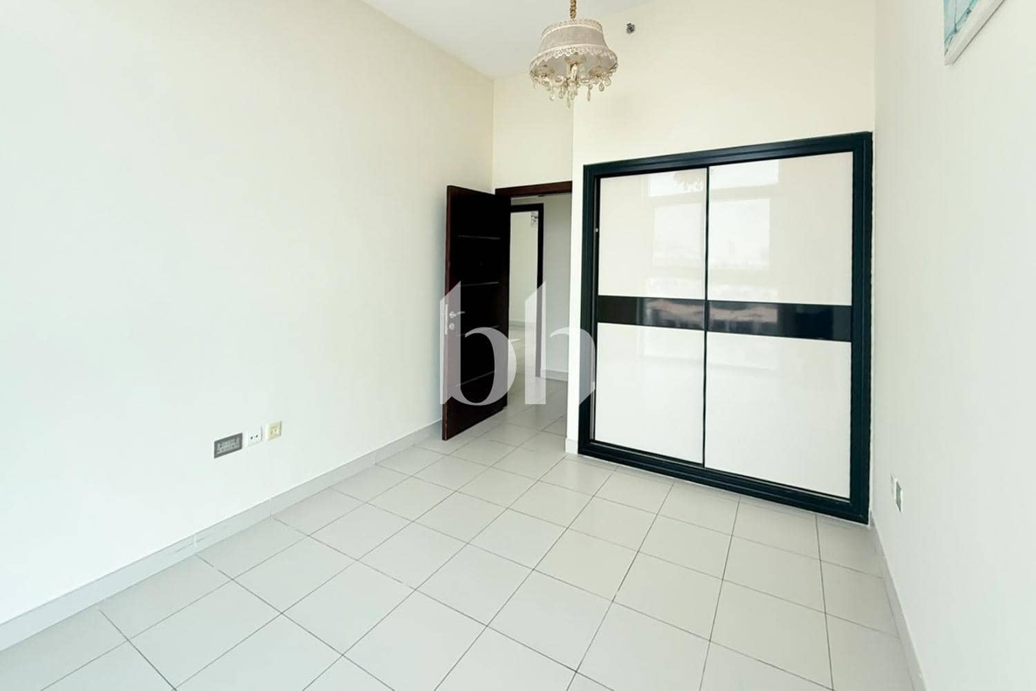 3 Bedroom Apartment in Tower 1, Glitz 3