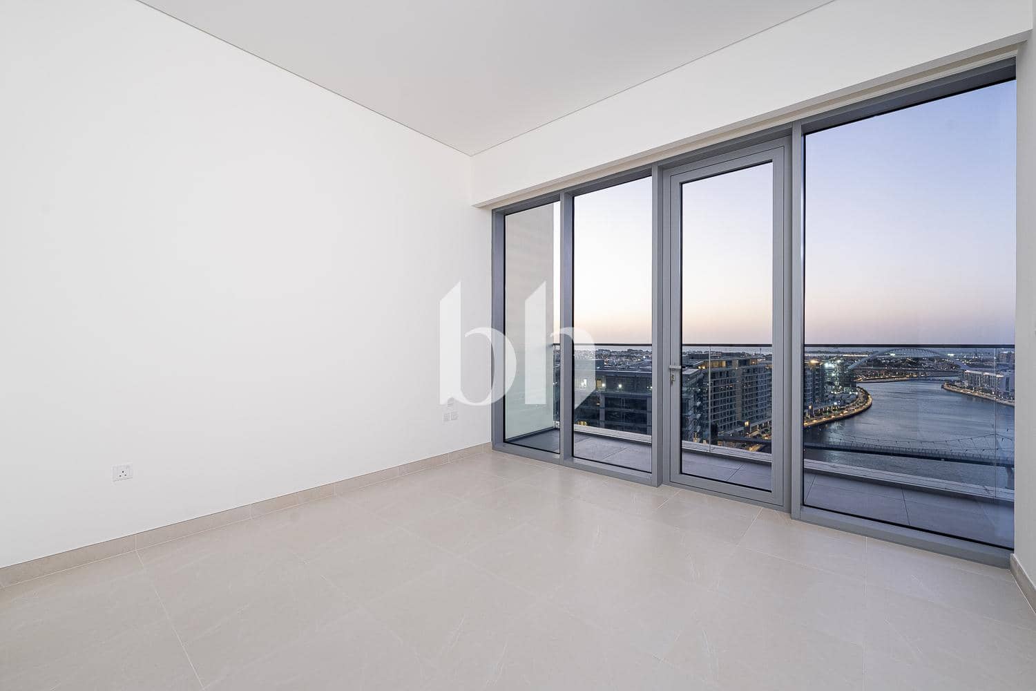 2 Bedroom Apartment in Tower West, Canal Front Residence 9 - photo 2