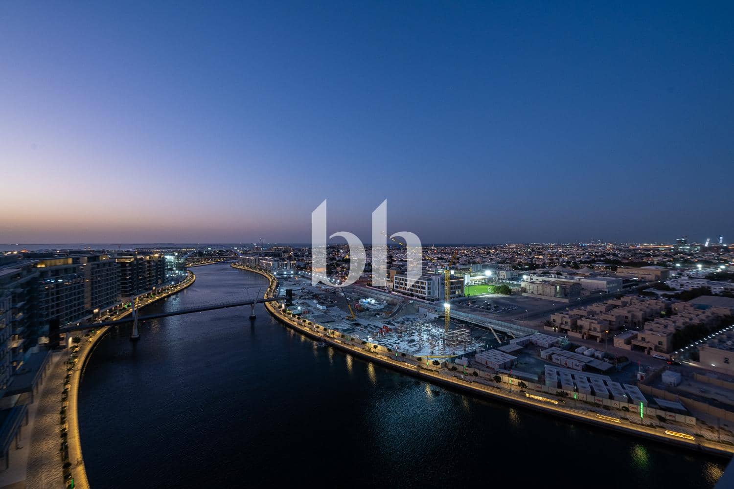 2 Bedroom Apartment in Tower West, Canal Front Residence 9