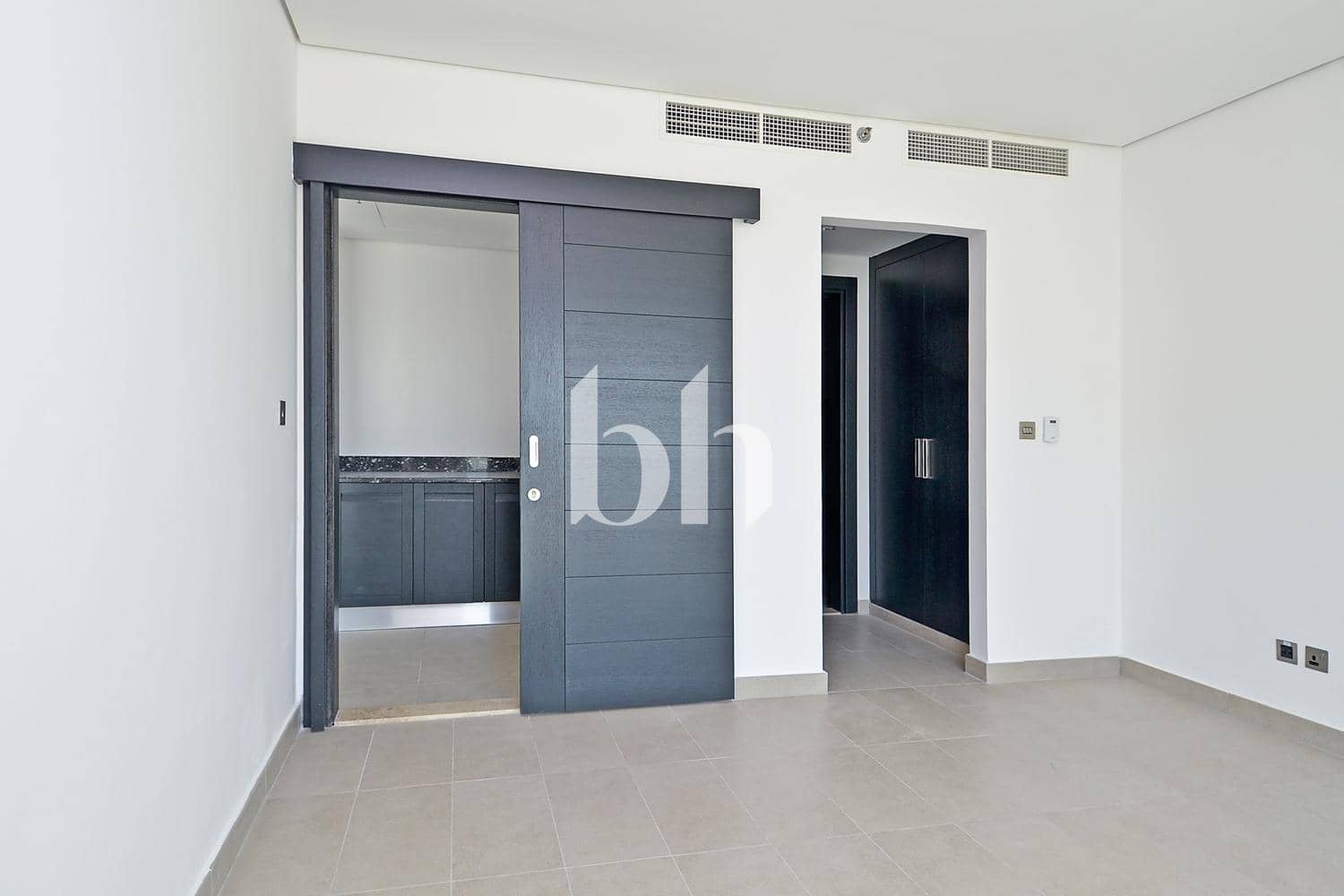 3 Bedroom Duplex in Jumeirah Heights C - photo 1